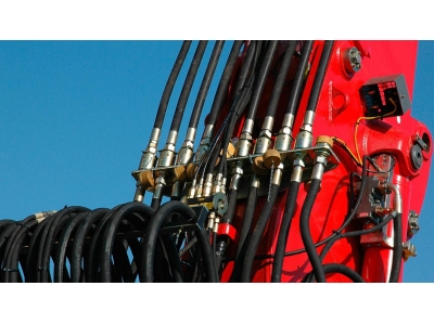 工业橡胶软管在工程车行业的应用