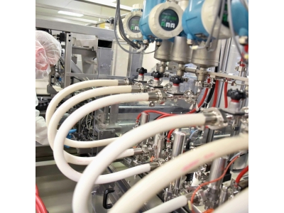 频繁CIP/SIP洗消后软管变黄发脆？德璐氏带你破解食品级流体寿命魔咒